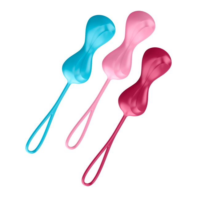 Las pesas de kegel Power Balls en azul, rosa y rojo con asas en bucle se muestran sobre un fondo blanco.