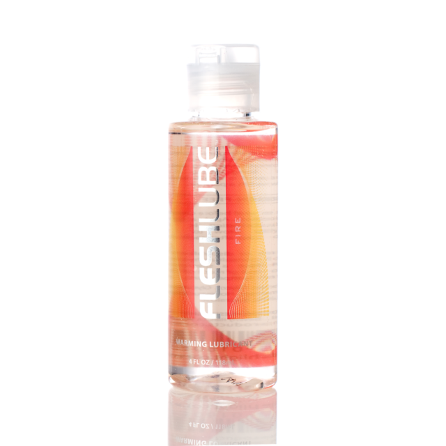 Una botella transparente de FleshLube Fire con tapón abatible se muestra sobre un fondo blanco liso.