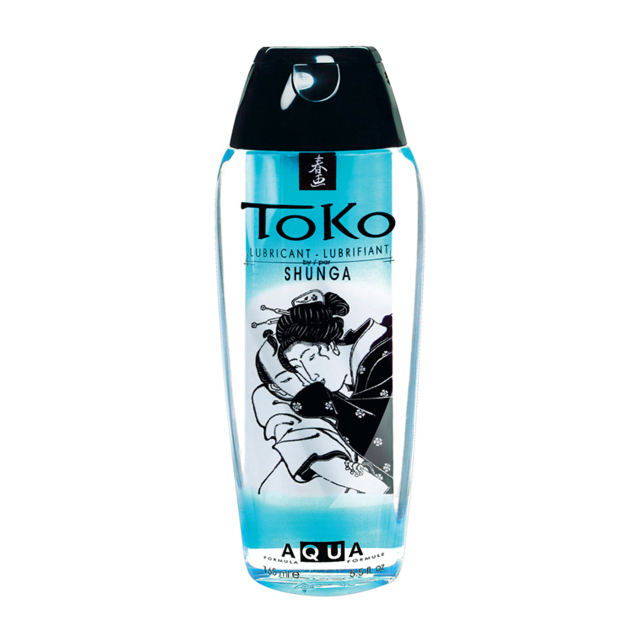 Botella transparente de Toko Aqua con tapón negro e ilustraciones de estilo japonés en la etiqueta.