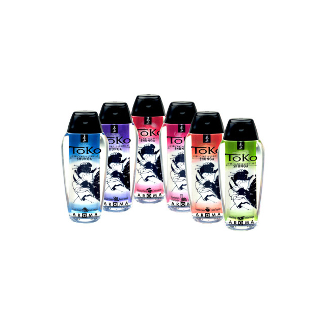 Seis botellas de lubricante Toko Aroma de vivos colores dispuestas en fila sobre un fondo blanco.